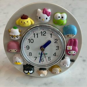 Hello Kitty Vintage Smiles Clock